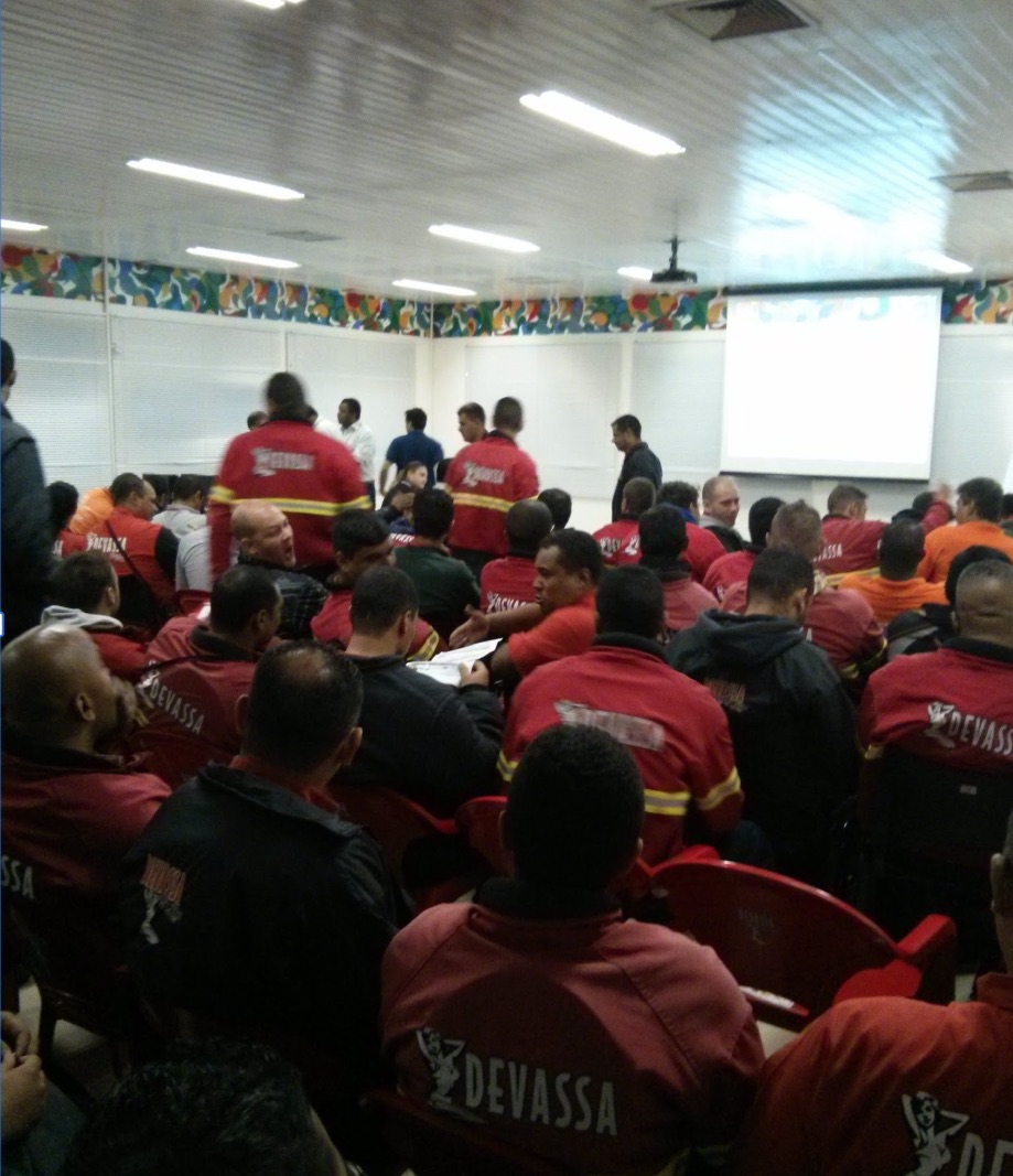 Reunião matinal - briefing de metas com a equipe de vendas